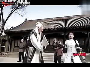 प्रफुल्लित करने वाले शरारती चुटकुलों के साथ एक चीनी कॉमेडी वीडियो।