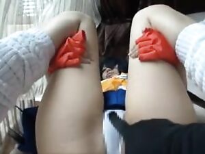 Учење са прсатим јапанским учитељем завршава се сензуалном масажом и још много тога.